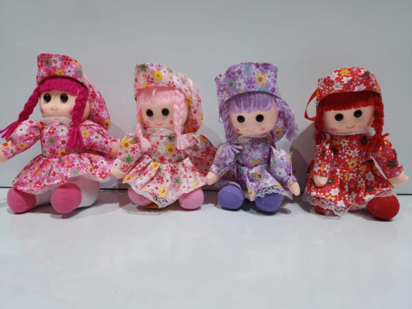 Muñeca sentada 17cm 4 colores
