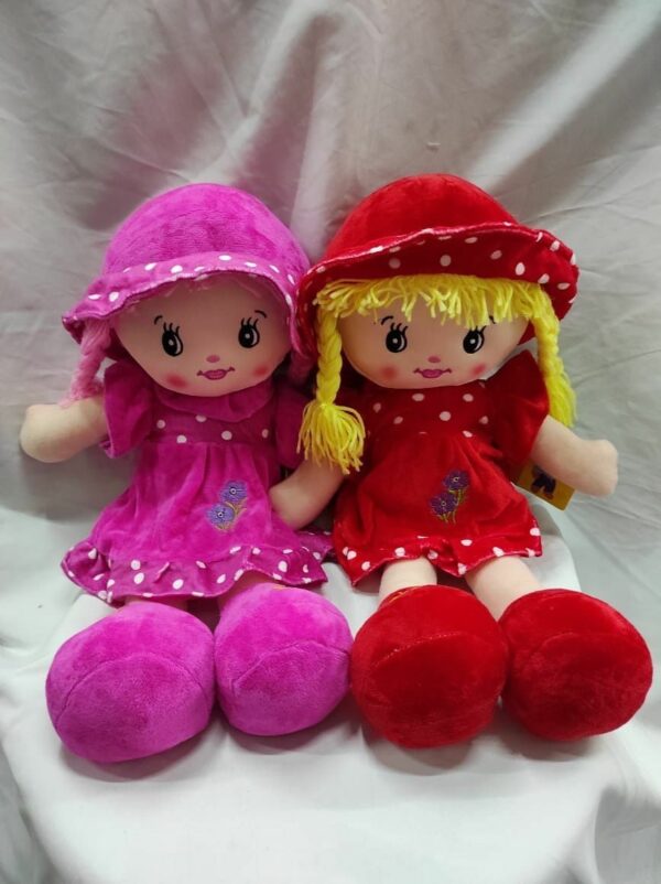 Pepona Con vestido y gorro música 55cm