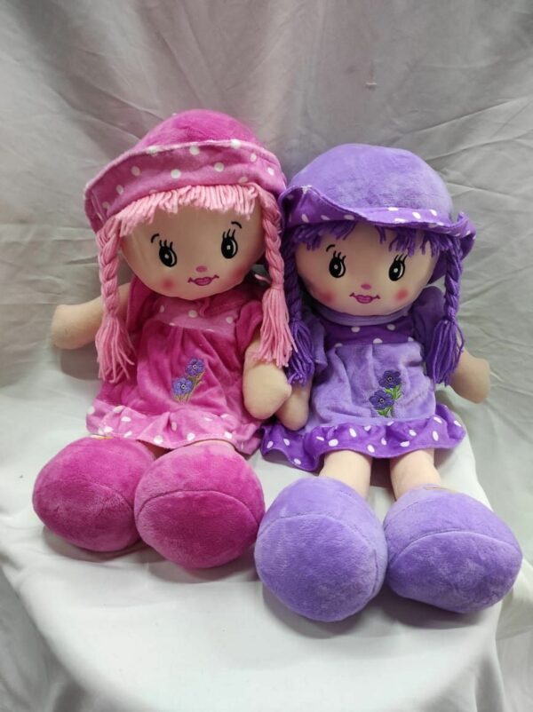 Pepona Con vestido y gorro música 55cm