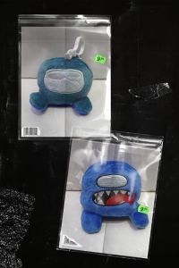 LLAVERO AMONG US REVERSIBLE AZUL.JPG
