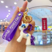 LLAVERO PONY BLANCO